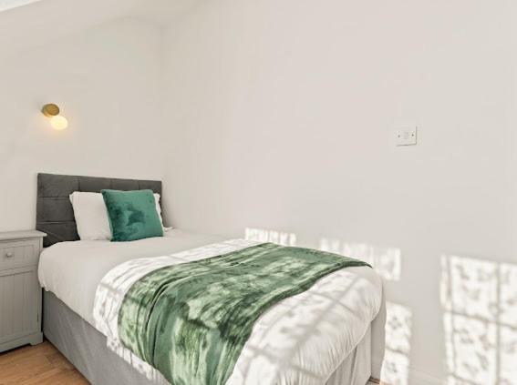 4 Bed Near Wembley Stadium Appartamento *